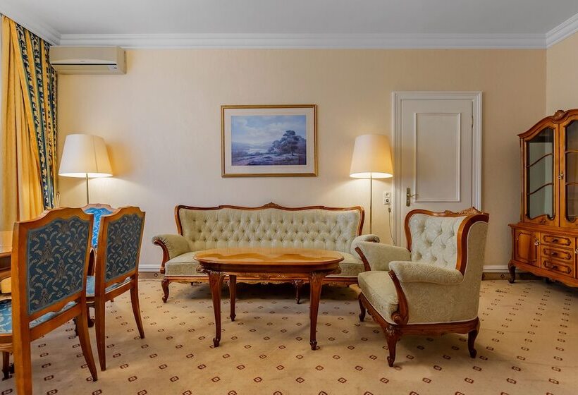 1 Yatak Odalı Daire, Natsionalny