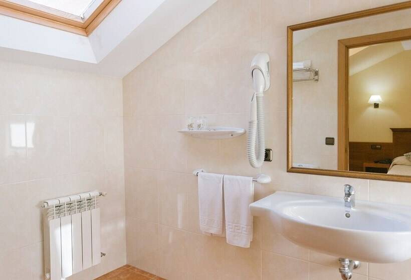 带海景的标准房, O Castro