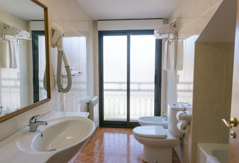 四人标准间, O Castro