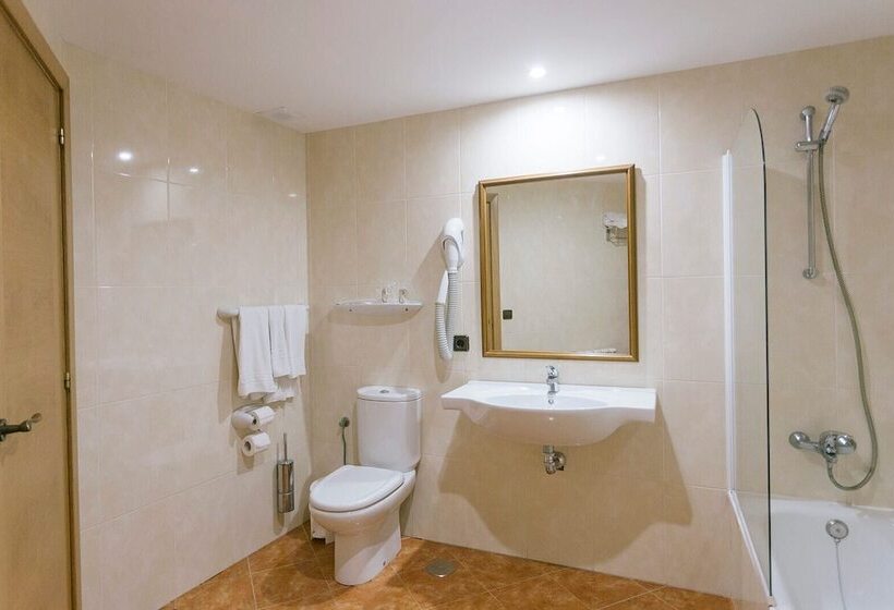 四人标准间, O Castro