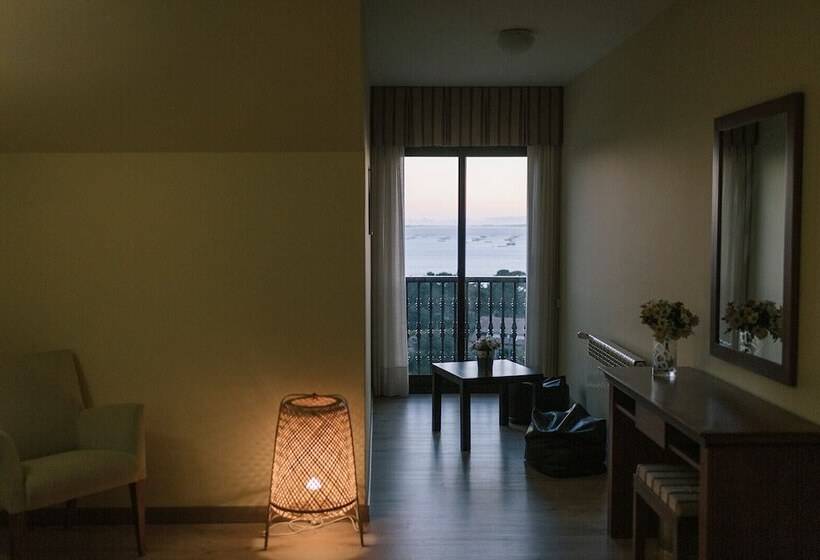 四人标准间, O Castro