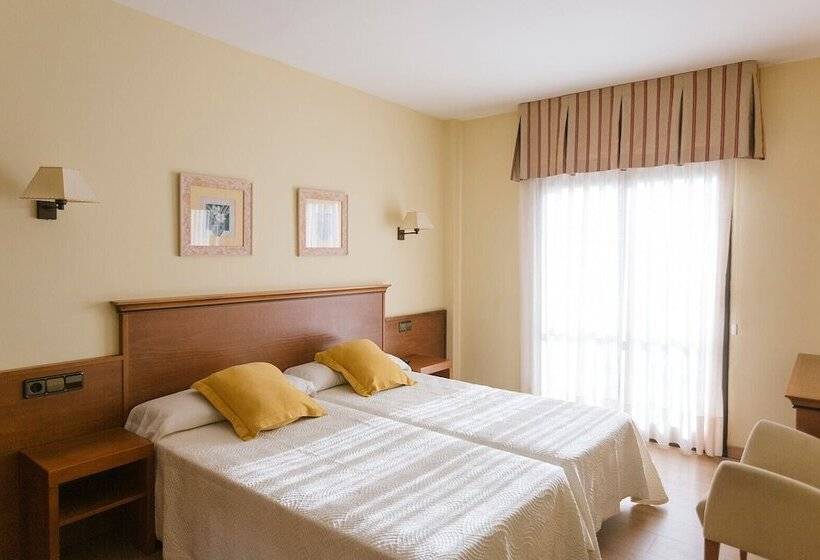 带海景的标准房, O Castro