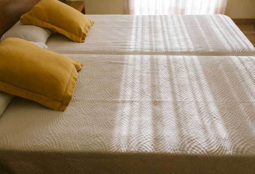 带海景的标准房, O Castro