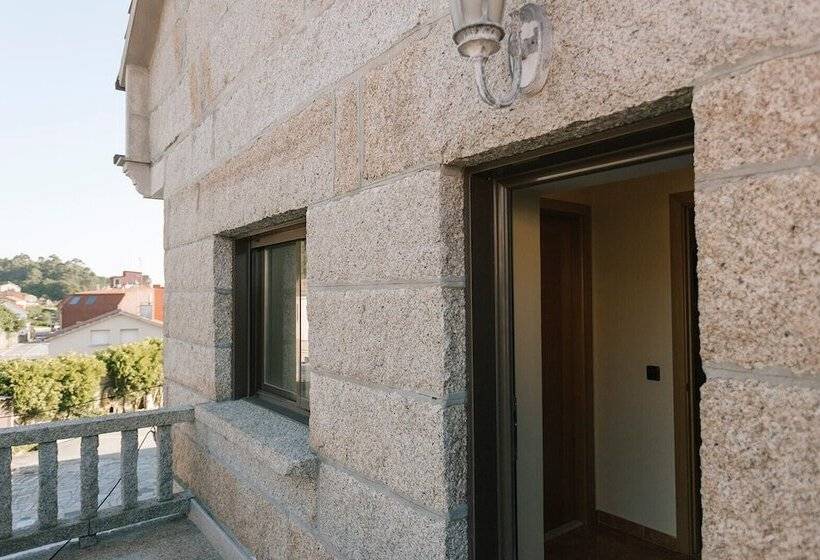 标准间带山景, O Castro