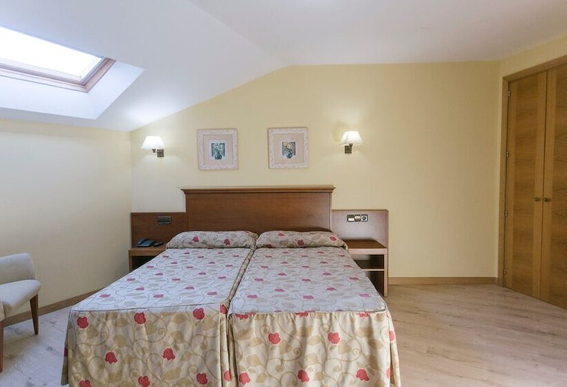 四人标准间, O Castro