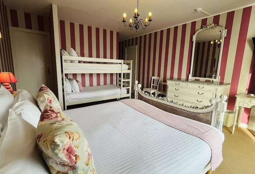 Classic Quadruple Occupancy Room, Restaurant Printania
