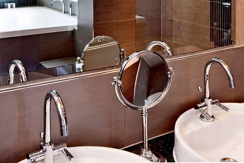 带大床的套房, The Glasshouse, Autograph Collection