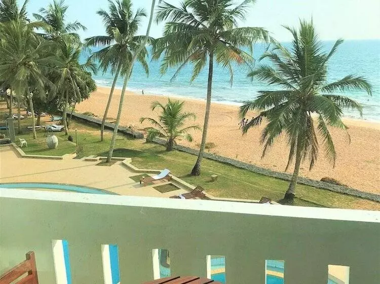 اتاق سه نفره دلوکس با چشم‌انداز دریا, Induruwa Beach Resort