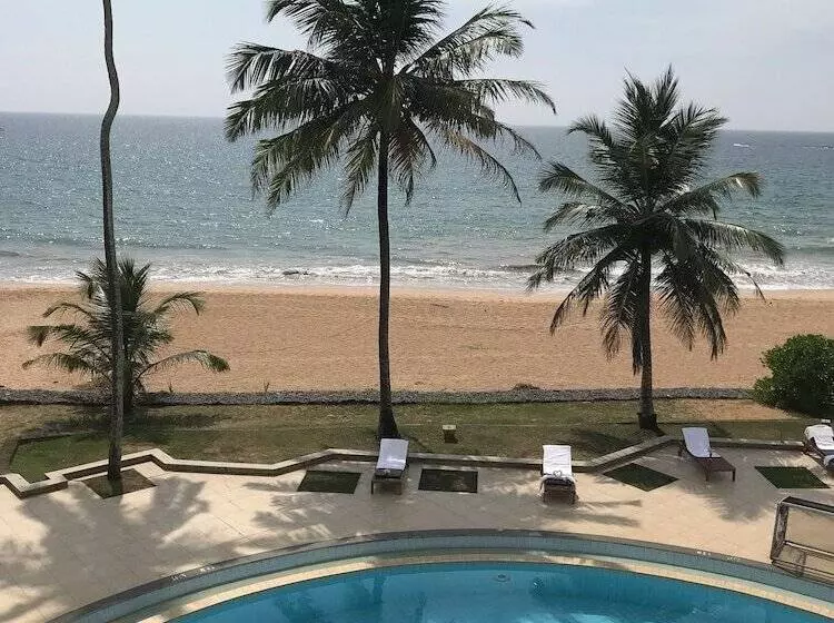 اتاق سه نفره دلوکس با چشم‌انداز دریا, Induruwa Beach Resort
