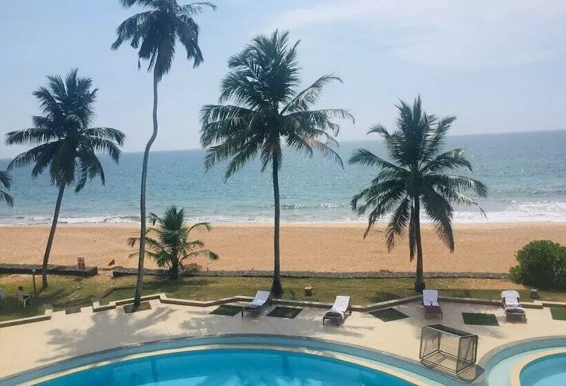 اتاق سه نفره دلوکس با چشم‌انداز دریا, Induruwa Beach Resort