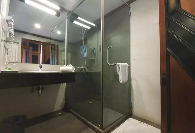 اتاق سه نفره دلوکس با چشم‌انداز دریا, Induruwa Beach Resort