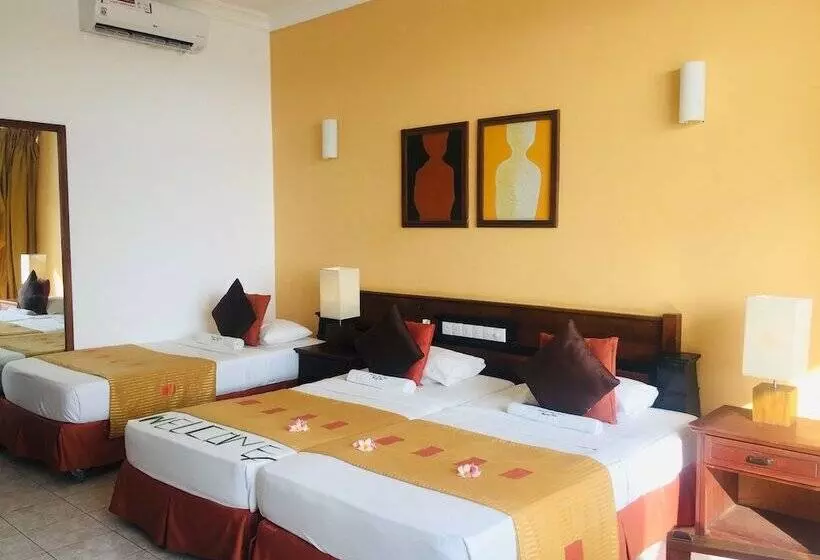 اتاق سه نفره دلوکس با چشم‌انداز دریا, Induruwa Beach Resort