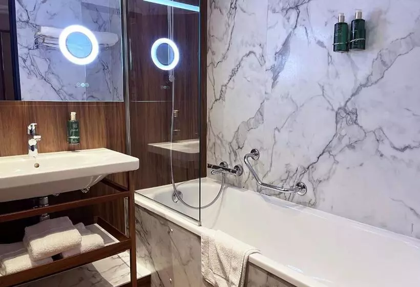Premium Neljän Hengen Huone, L Elysee Val D Europe