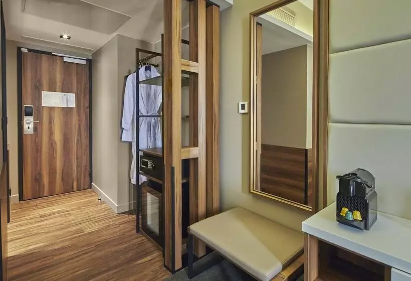 Premium Kolmen Hengen Huone, L Elysee Val D Europe