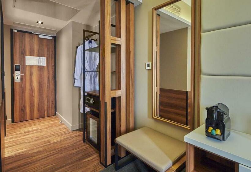 Номер Премиум, L Elysee Val D Europe