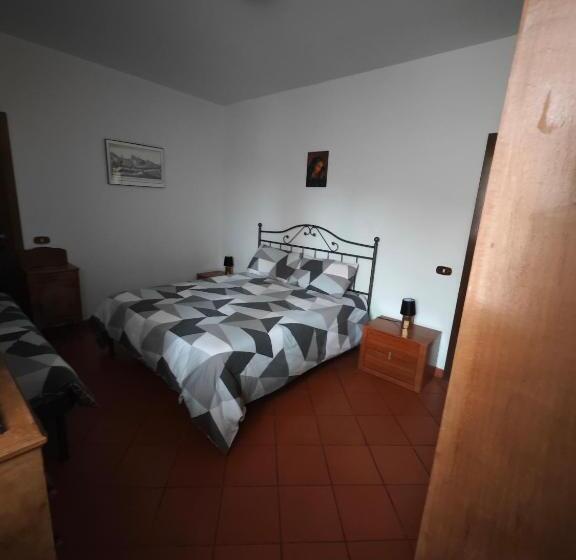 חדר סטנדרט לשלושה, B&b La Poiana