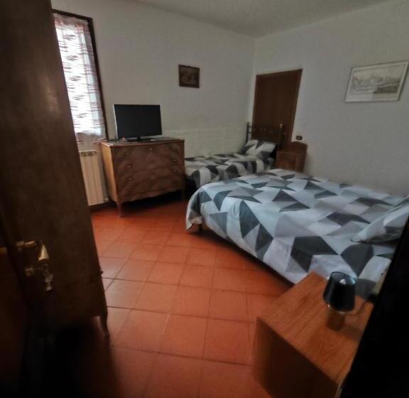 חדר סטנדרט לשלושה, B&b La Poiana
