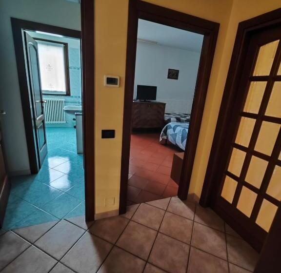 חדר סטנדרט לשלושה, B&b La Poiana