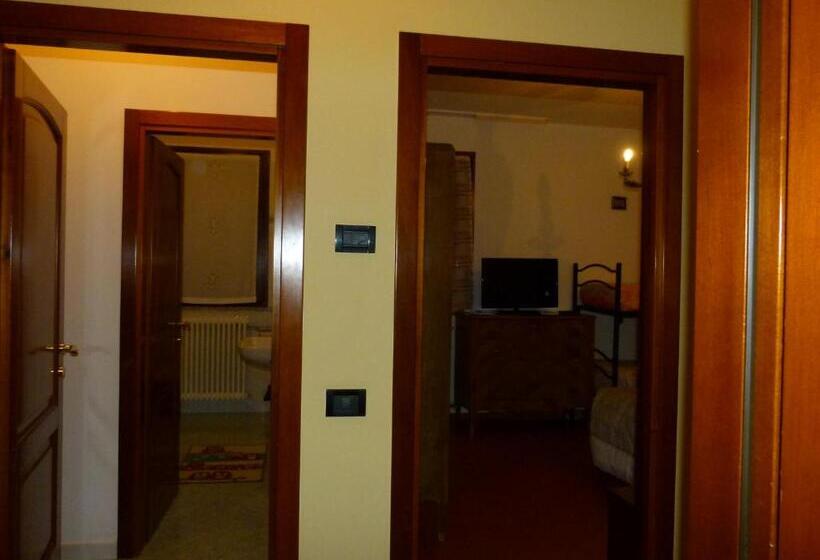 חדר סטנדרט לשלושה, B&b La Poiana