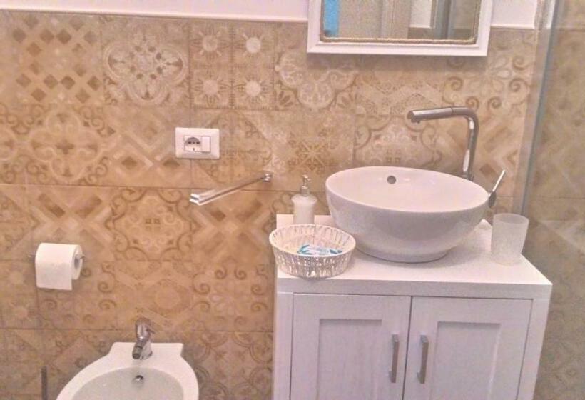 标准间, Feudo D Arneo