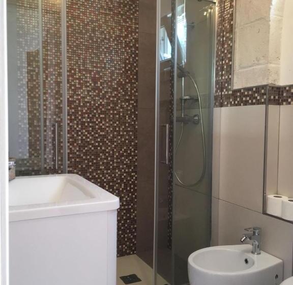 标准三人间, Feudo D Arneo