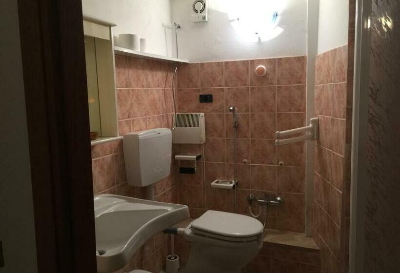 استودیوی استاندارد, Poggio Baroni Agriturismo