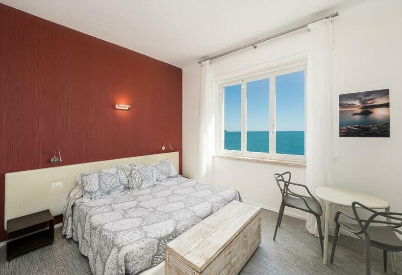 Quarto Estandar Vista Mar, Al Mare