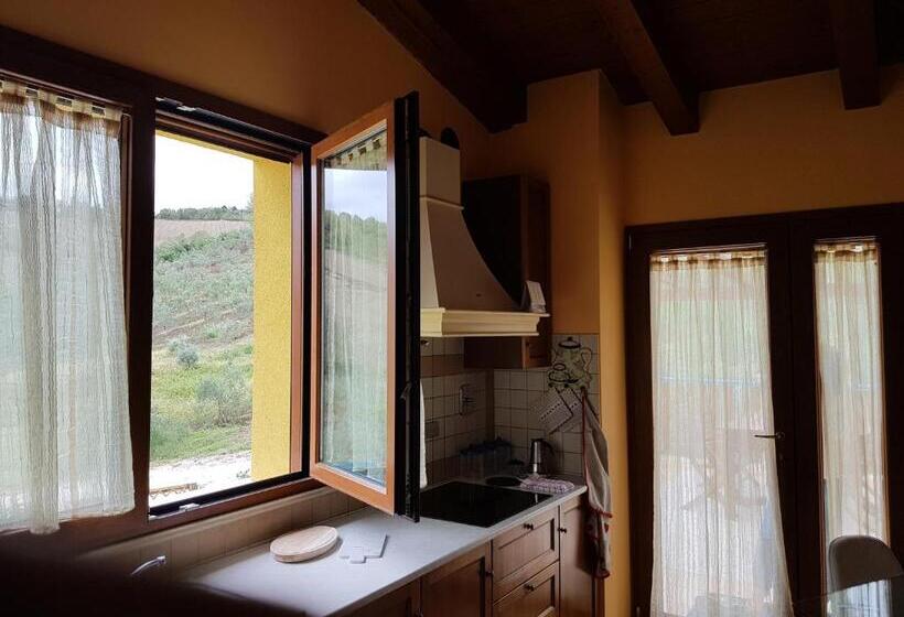 شقة غرفة واحدة مزودة بتراس, Agriturismo La Stradaccia