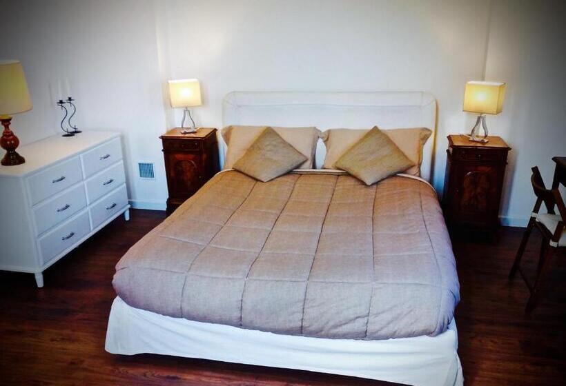 חדר משפחתי, Swanlake Rooms