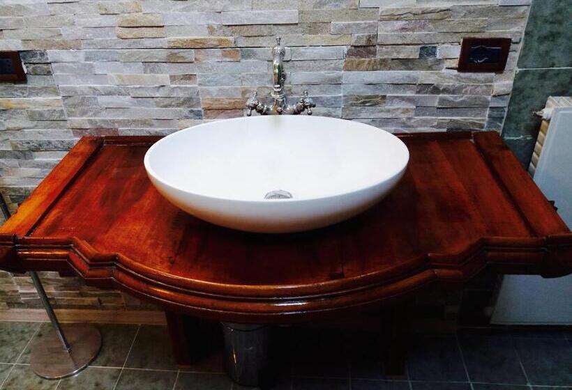 חדר משפחתי, Swanlake Rooms