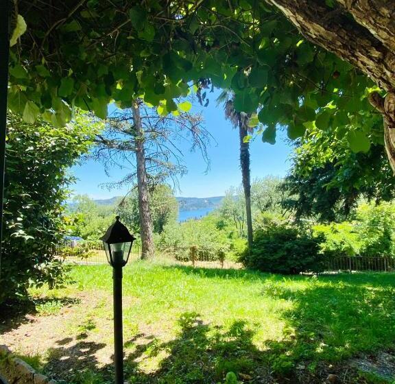 חדר משפחתי, Swanlake Rooms