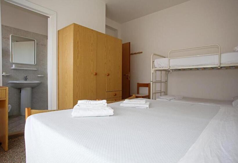 スタンダードトリプルルーム, Serafini Misano Adriatico