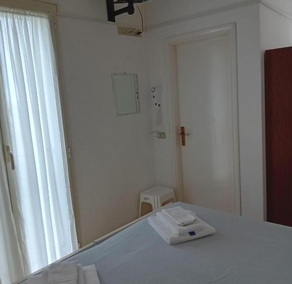 エコノミールーム, Serafini Misano Adriatico