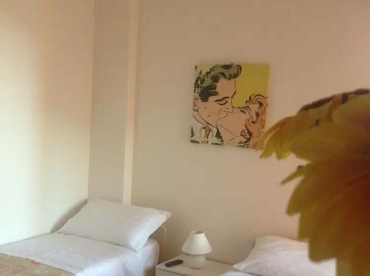 Cameră Familiară, Mirage B&b