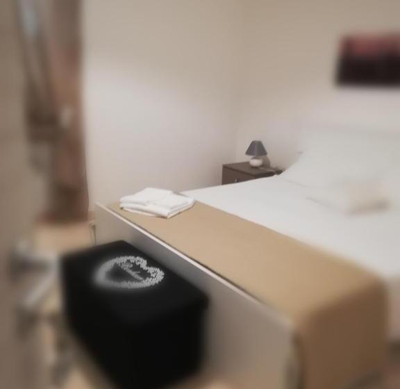 标准间, Mirage B&b