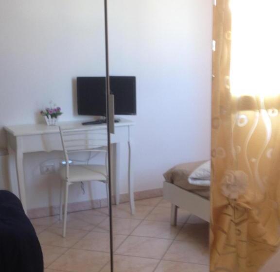 חדר משפחתי, Mirage B&b