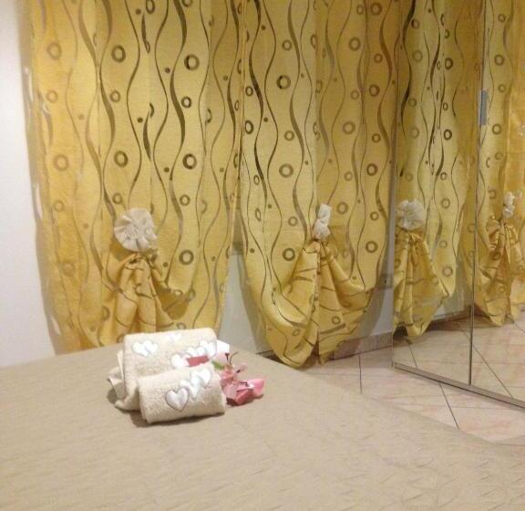 חדר משפחתי, Mirage B&b