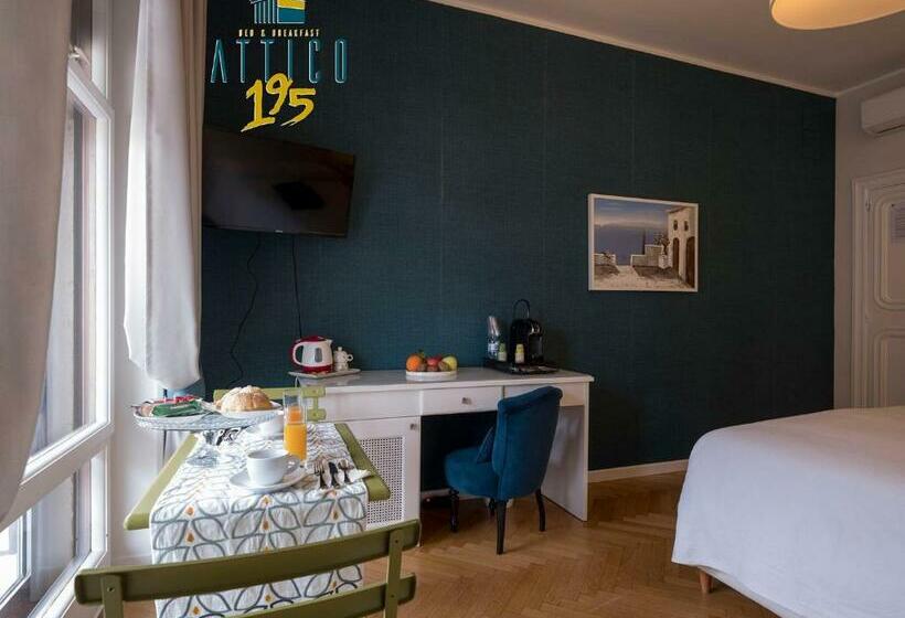 اتاق لوکس با بالکن و چشمانداز دریا, Attico 195