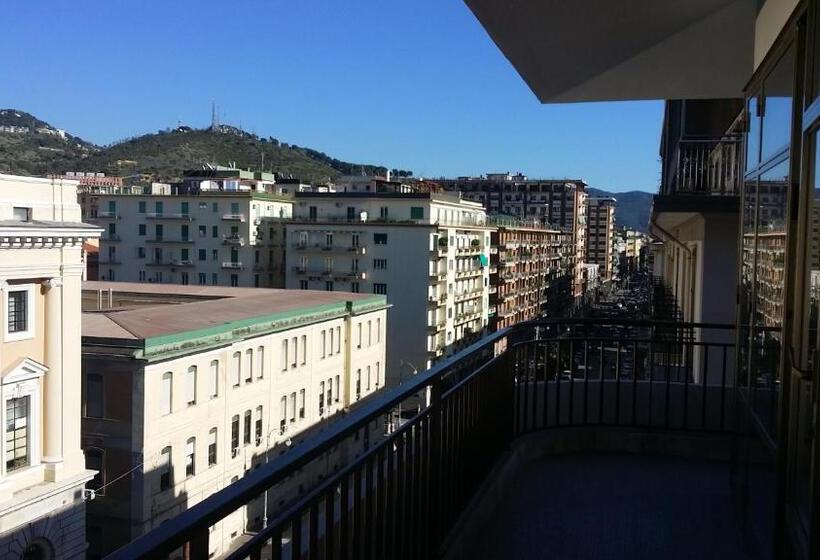 سوئیت جونیور با تراس, Attico 195