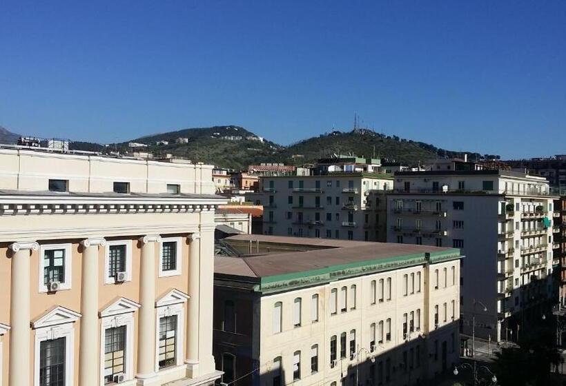 سوئیت جونیور با تراس, Attico 195