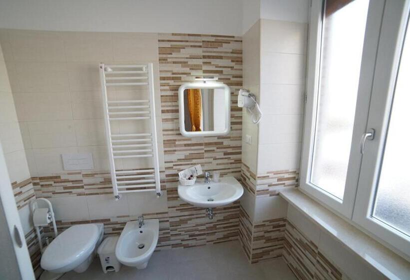 标准三人间, La Casa Dei Sogni