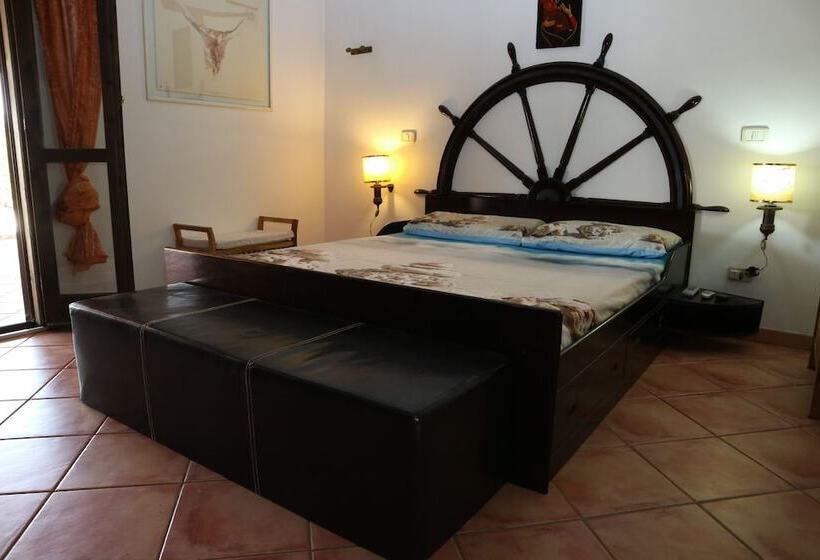 חדר דלוקס, Aurelio Rapillo