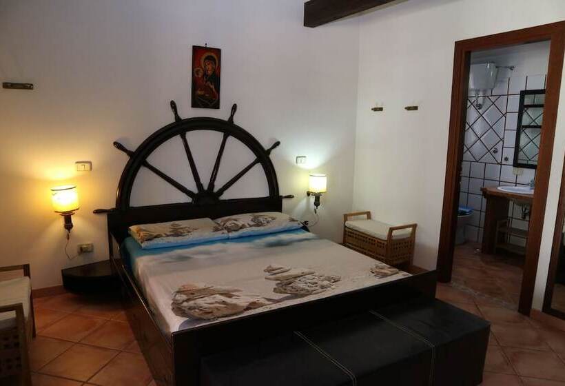 חדר דלוקס, Aurelio Rapillo