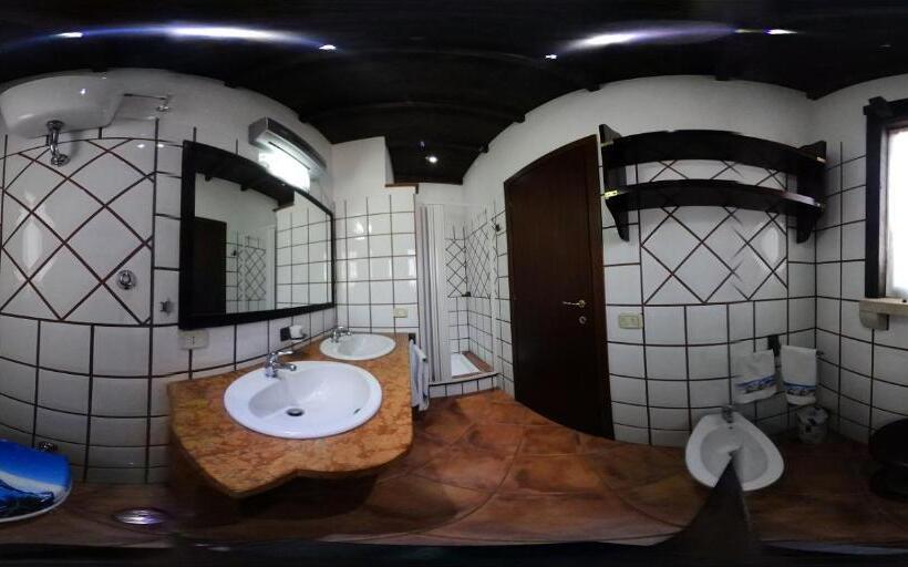 חדר דלוקס, Aurelio Rapillo