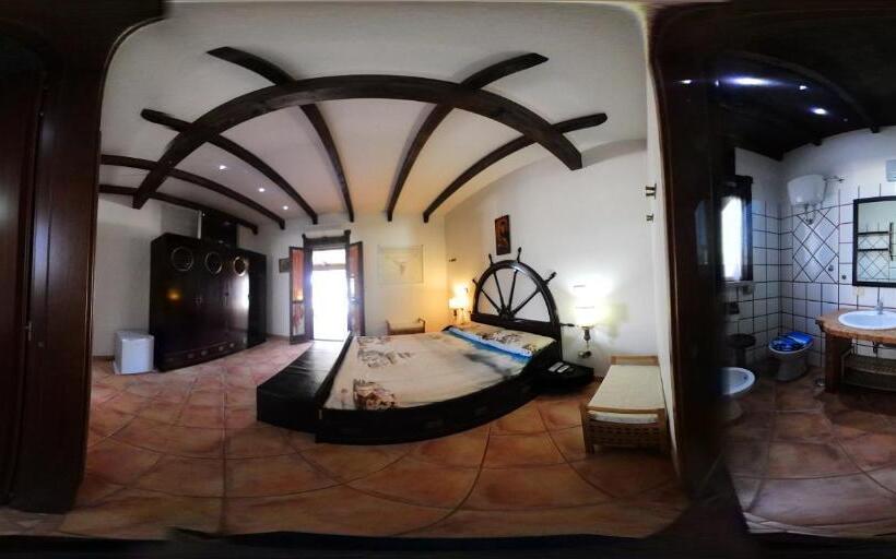 חדר דלוקס, Aurelio Rapillo