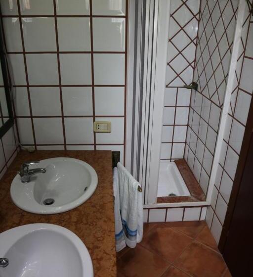 חדר דלוקס, Aurelio Rapillo