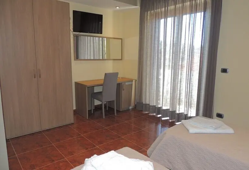 シングルデラックスルーム, B&b A Due Passi Dal Mare