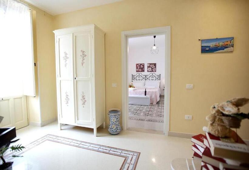 Четырехместный Номер Стандарт с Балконом, Suliscenti Dimora Siciliana B&b