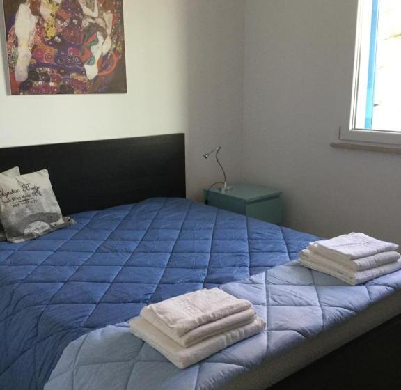 2 Sovrums Lägenhet, B&b Viadelmare