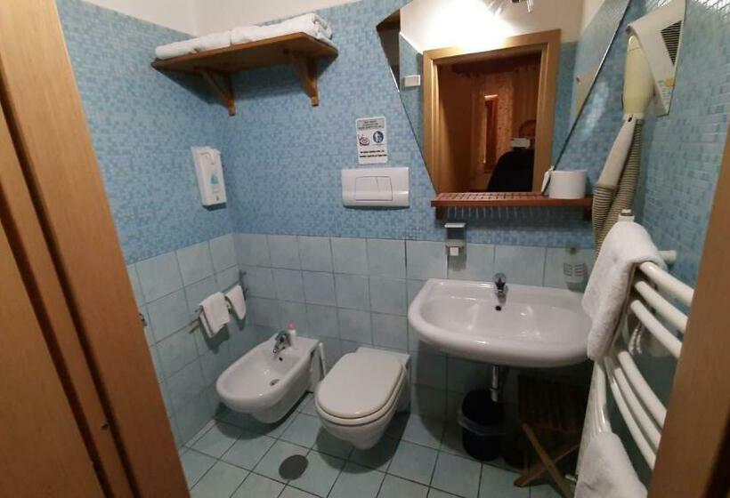 غرفة قياسية ثلاثية, Villa Mola Bed And Breakfast